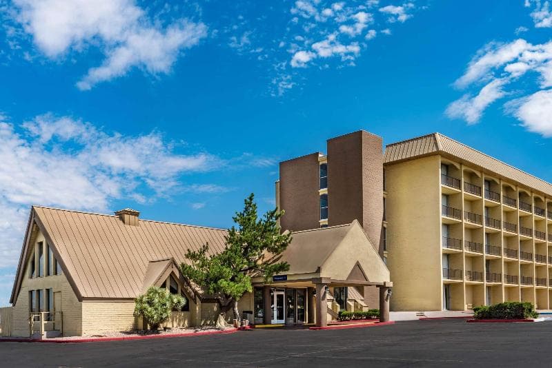 Howard Johnson by Wyndham Albuquerque Midtown 3