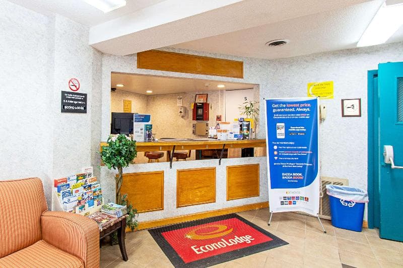 Econo Lodge Utica photo 1