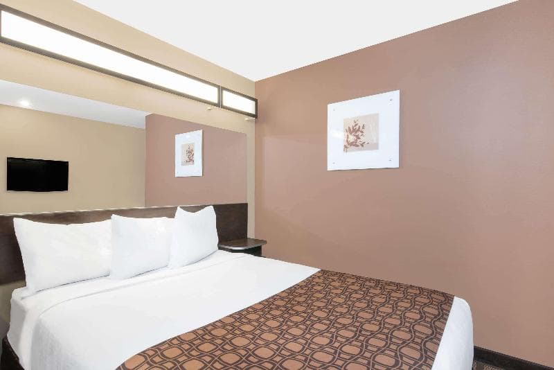 Microtel Inn & Suites by Wyndham Sidney 3