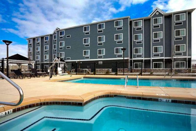 Comfort Inn & Suites 3