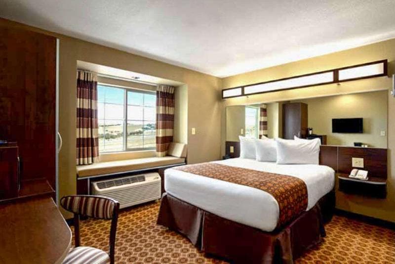 Comfort Inn & Suites 2