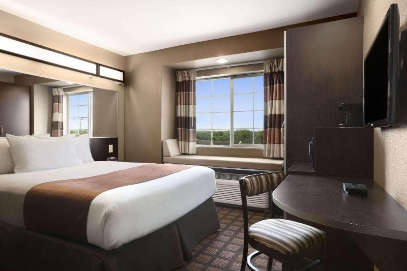 Microtel Inn & Suites by Wyndham Kenedy 3