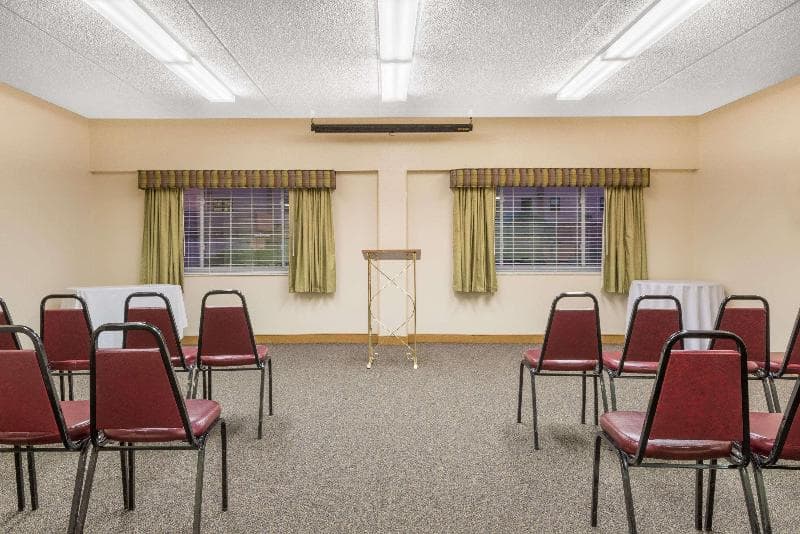 Ramada By Wyndham Paintsville Hotel & Conference Center photo 1
