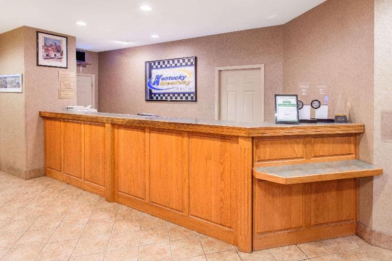 Ramada by Wyndham Sparta/at Speedway 5
