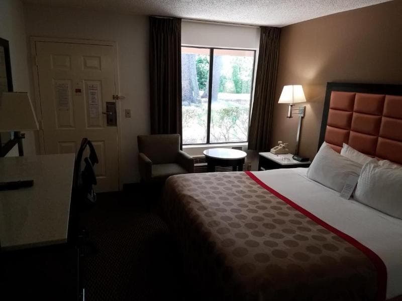 Ramada by Wyndham Temple Terrace/Tampa North 4
