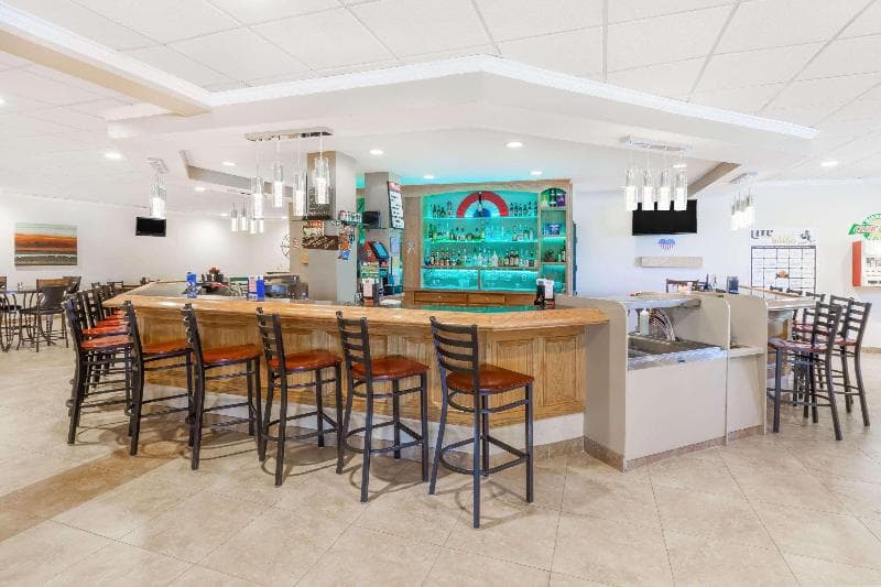 Ramada By Wyndham Grayling Hotel & Conference Center 2