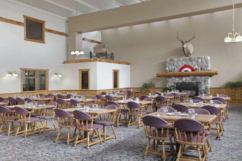 Ramada By Wyndham Grayling Hotel & Conference Center 4