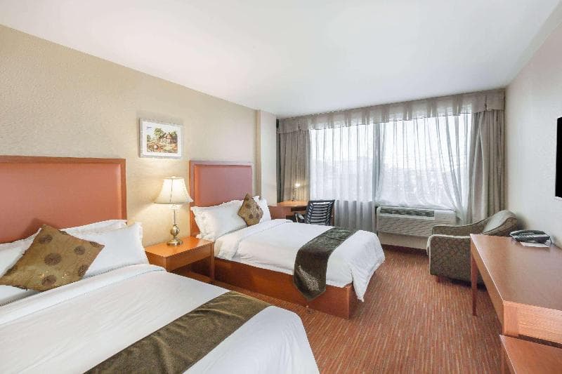 Ramada by Wyndham Flushing Queens 5