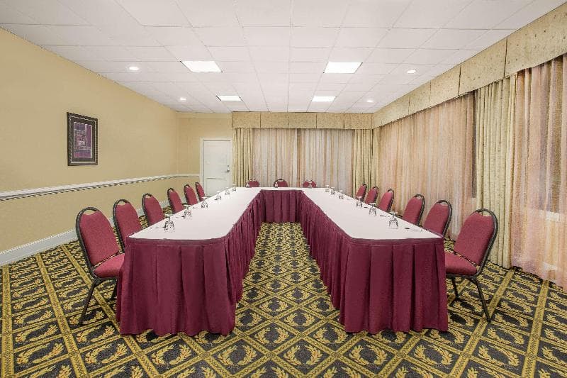 Baymont By Wyndham Fayetteville Fort Bragg Area