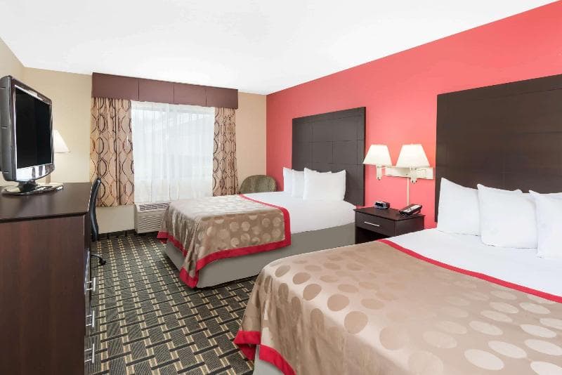 Ramada by Wyndham Vandalia 5