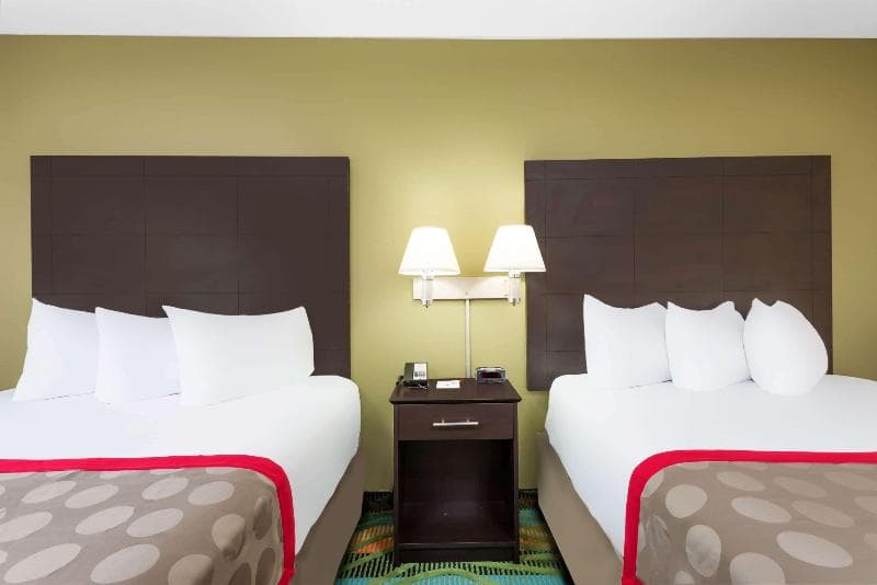 Ramada by Wyndham Vandalia 4