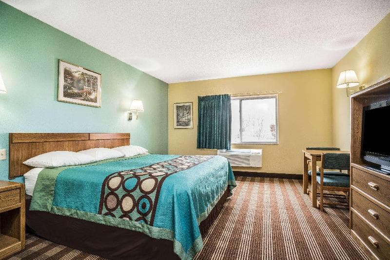 Super 8 by Wyndham Osseo WI 5