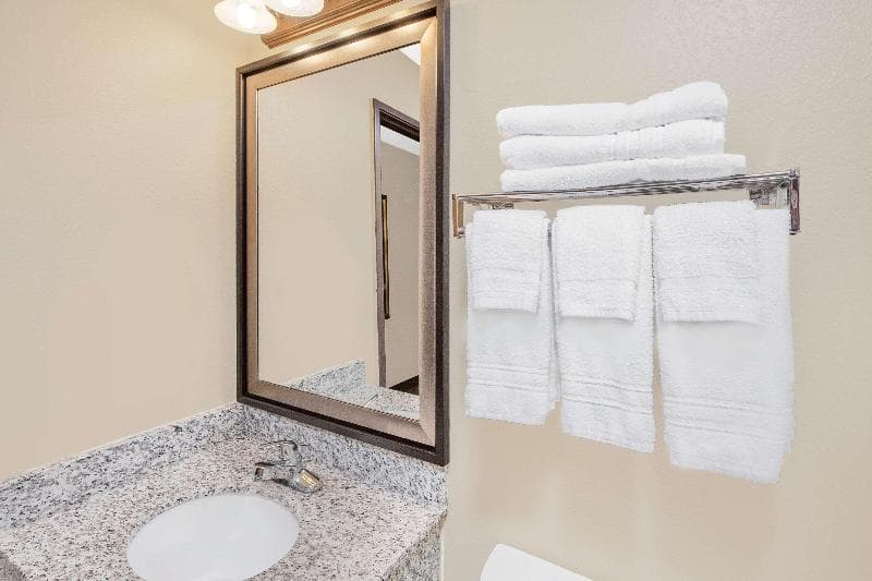 Super 8 By Wyndham Seville 2