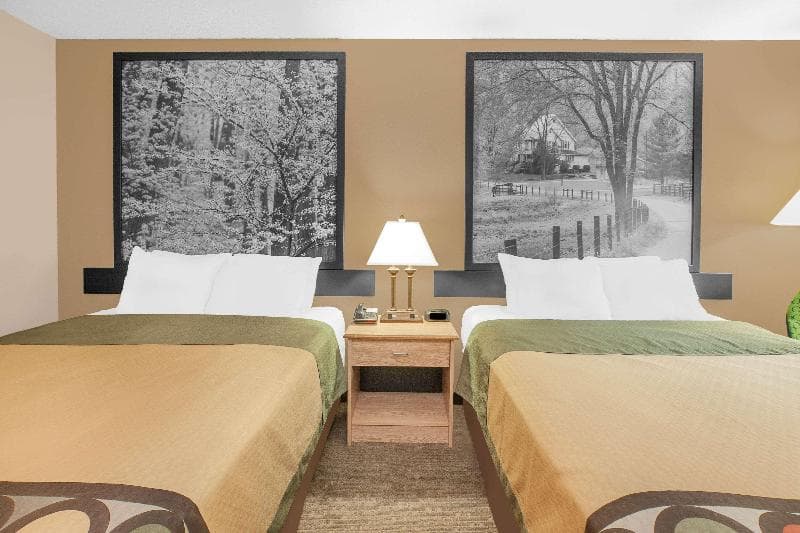 Super 8 By Wyndham Seville 5