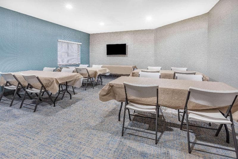 Super 8 by Wyndham Marysville/Port Huron Area photo 1