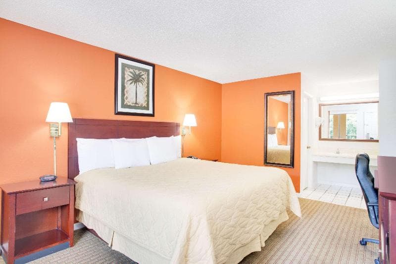 Super 8 by Wyndham Defuniak Springs 3