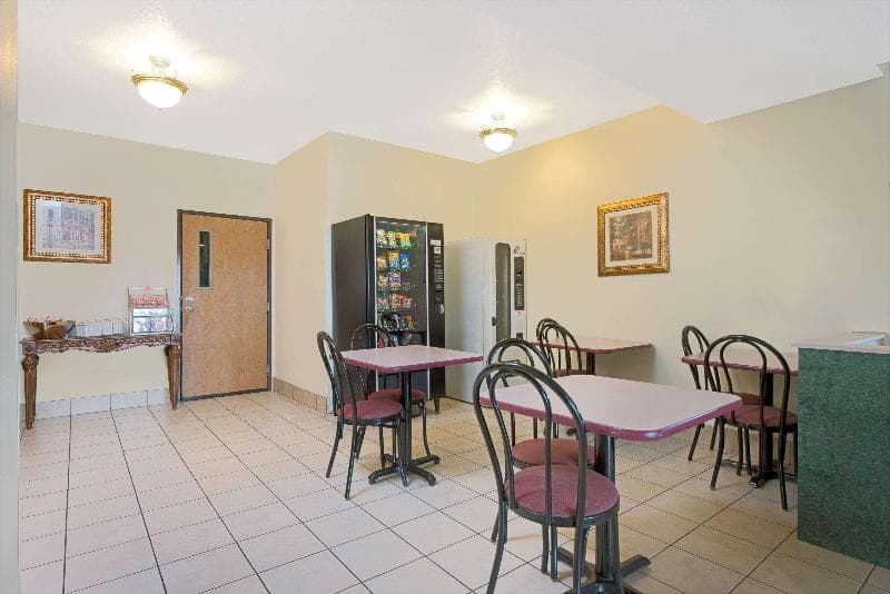 Super 8 By Wyndham Bonne Terre 2