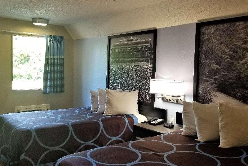 Super 8 By Wyndham Brownsburg 5