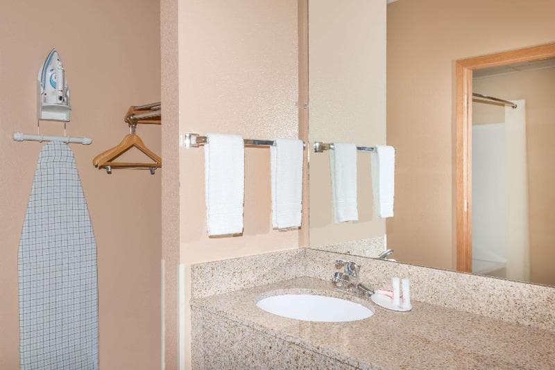 Super 8 by Wyndham Fort Dodge 1