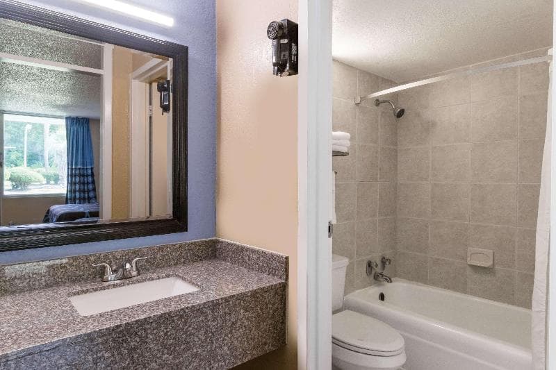 Super 8 by Wyndham Hardeeville 3