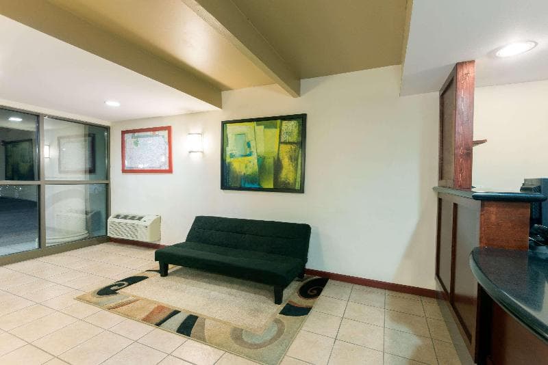 Super 8 by Wyndham Beaver Falls 5