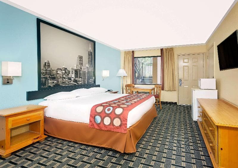 Super 8 by Wyndham Cartersville 4