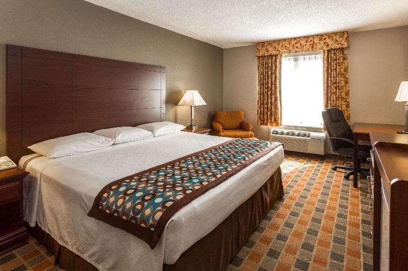 Super 8 by Wyndham Frankfort photo 1