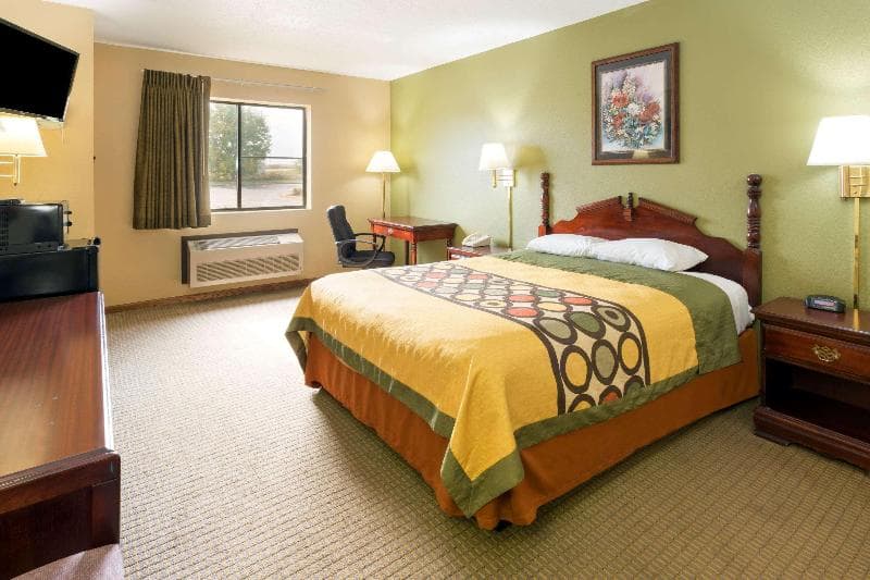 Super 8 By Wyndham Dekalb 3