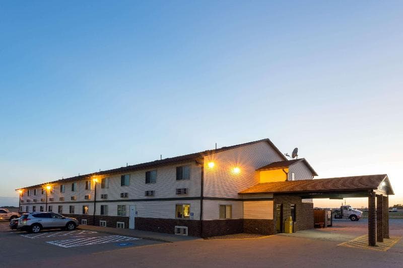 Super 8 By Wyndham Mendota 5