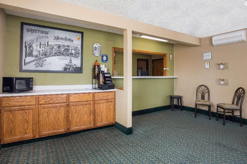 Super 8 By Wyndham Mendota 4