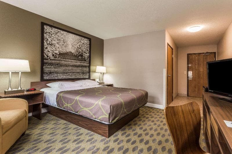 Super 8 by Wyndham Willows 5