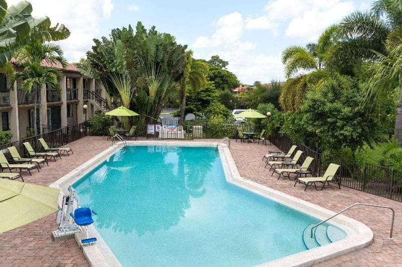 Super 8 by Wyndham Riviera Beach West Palm Beach 5