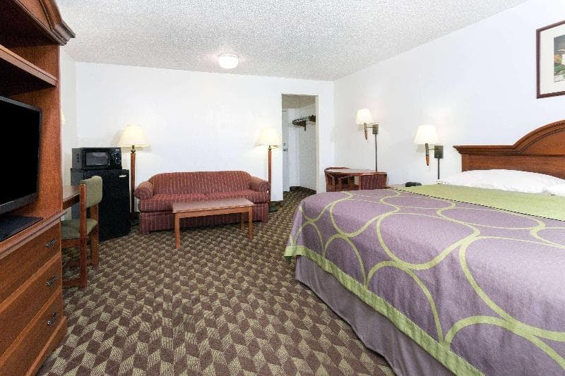 Super 8 by Wyndham Riviera Beach West Palm Beach 3