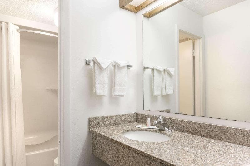 Super 8 by Wyndham Riviera Beach West Palm Beach photo 1