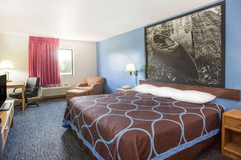 Super 8 By Wyndham Monmouth 5