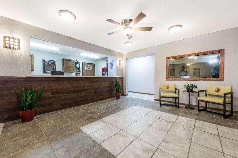 Super 8 by Wyndham Smithville Lake 3