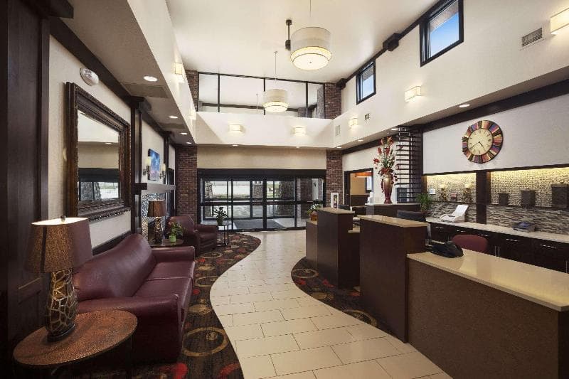 Super 8 By Wyndham Conrad 4