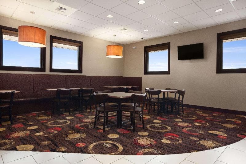 Super 8 By Wyndham Conrad photo 1