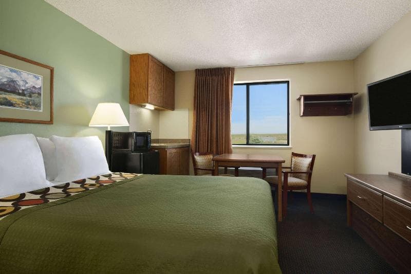 Super 8 By Wyndham Conrad 2
