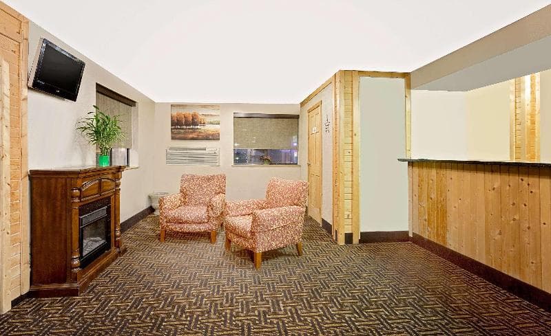 Super 8 by Wyndham Elkins 4