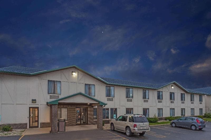 Super 8 by Wyndham Delavan Near Lake Geneva 5