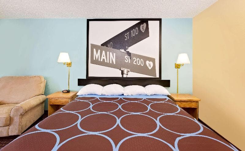 Super 8 by Wyndham Valentine 3