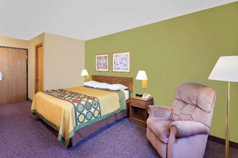 Super 8 By Wyndham Dyersville Near Field Of Dreams photo 1