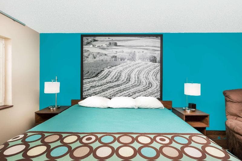 Super 8 By Wyndham Spencer 5