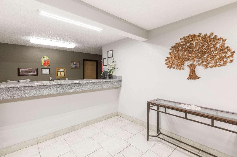 Super 8 By Wyndham Osceola Ia 5