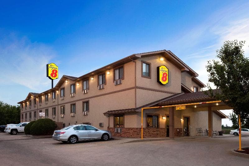 Super 8 by Wyndham Macon 4