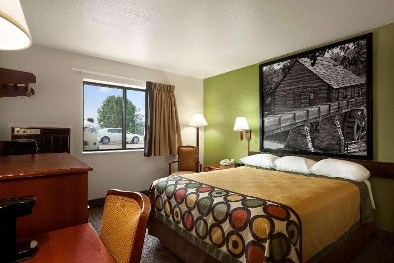Super 8 by Wyndham Macon photo 1