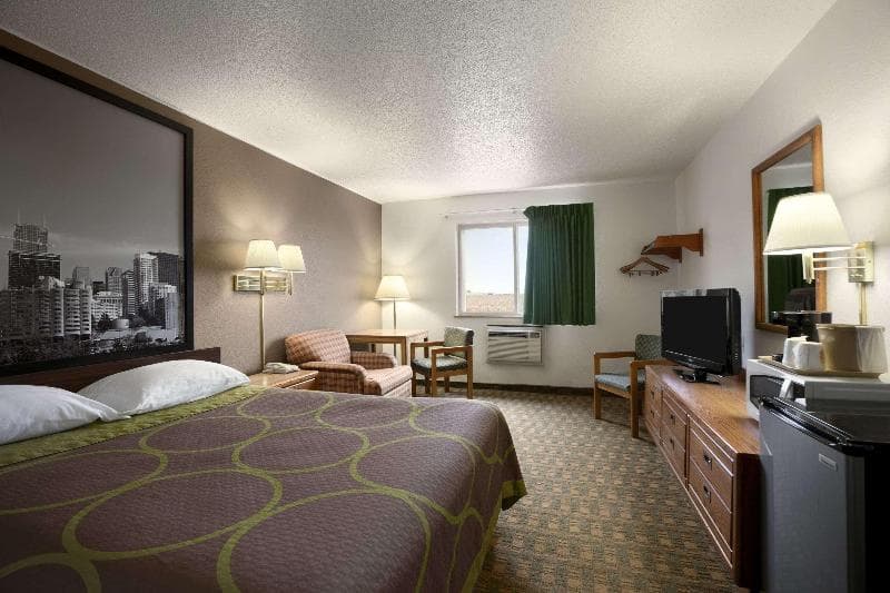 Super 8 by Wyndham Peru Starved Rock State Park 2