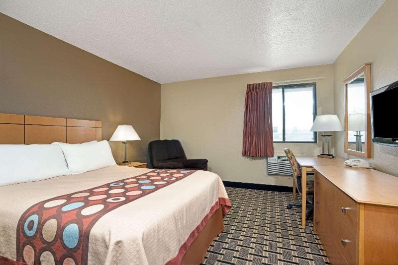 Super 8 by Wyndham Melrose 4