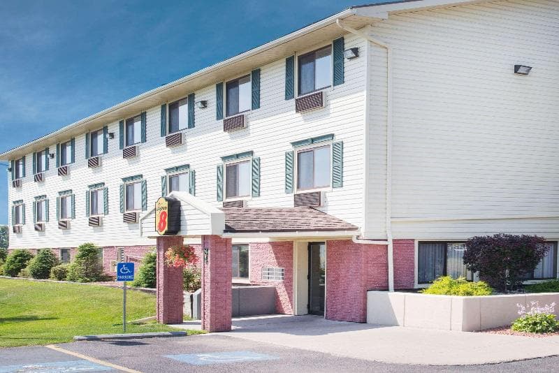 Super 8 By Wyndham Massena 5